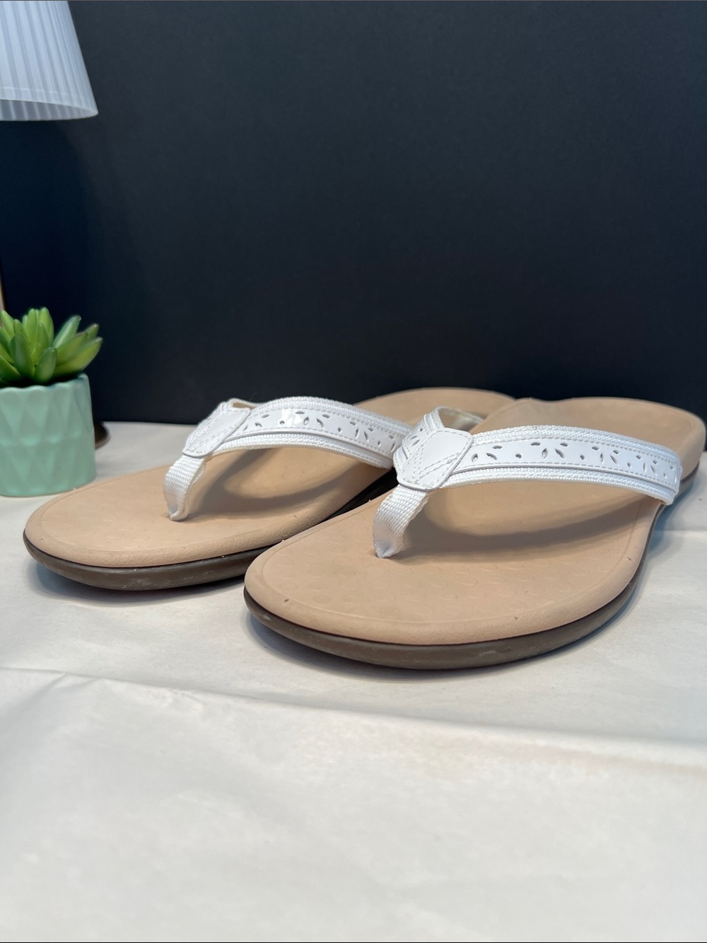 Vionic White Thong Sandals with Textured Footbed Size 10
